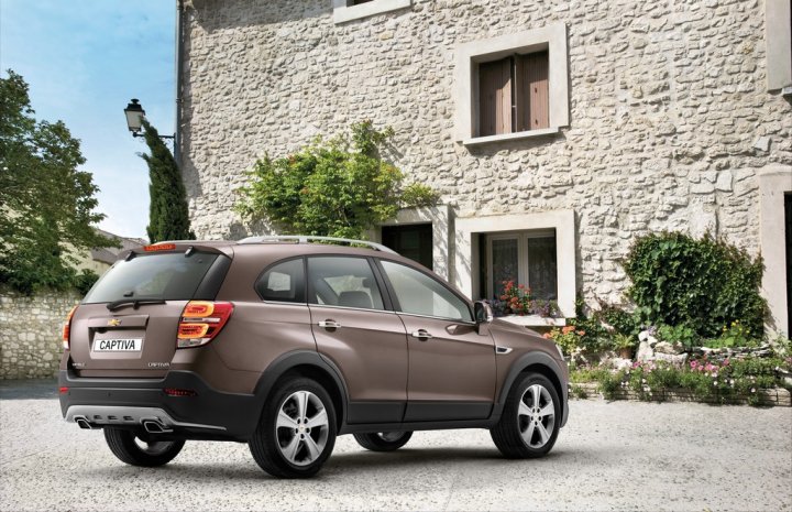 chevrolet-captiva-tre-quarti-posteriore