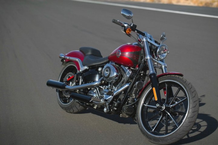 harley-davidson-breakout-tre-quarti-anteriore