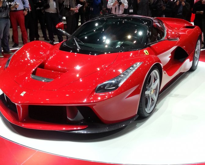 ferrari-laferrari-davanti