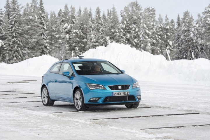 seat-leon-sc-circolo-polare-artico-tre-quarti-frontale