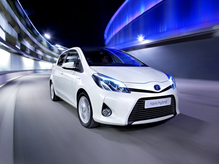 toyota-yaris-hybrid toyota-yaris-hybrid
