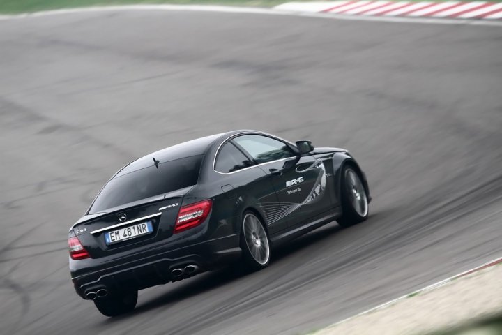 amg-driving-academy-italia-2013_005