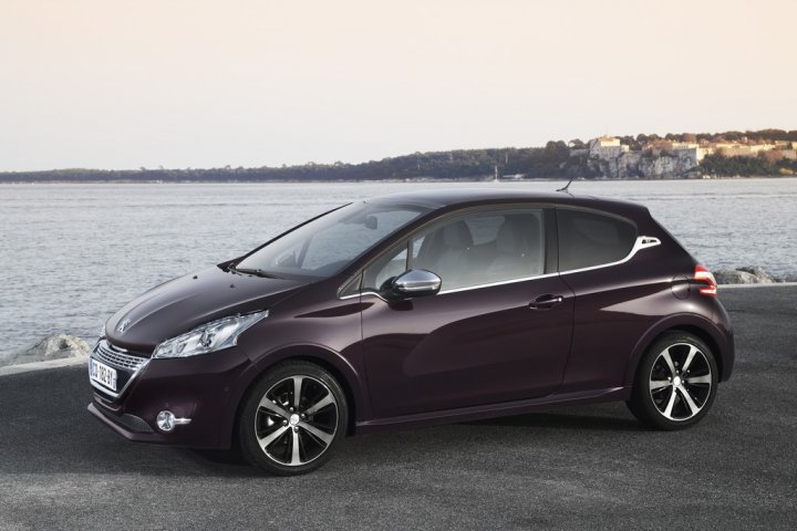 peugeot-208-xy-tre-quarti-anteriore peugeot-208-xy-tre-quarti-anteriore