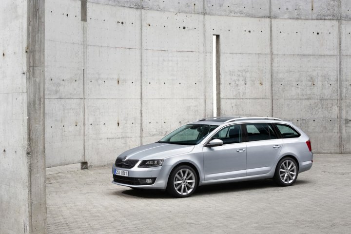 skoda-octavia-wagon-tre-quarti-frontale