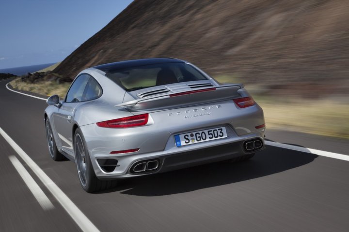 porsche-911-turbo-dietro