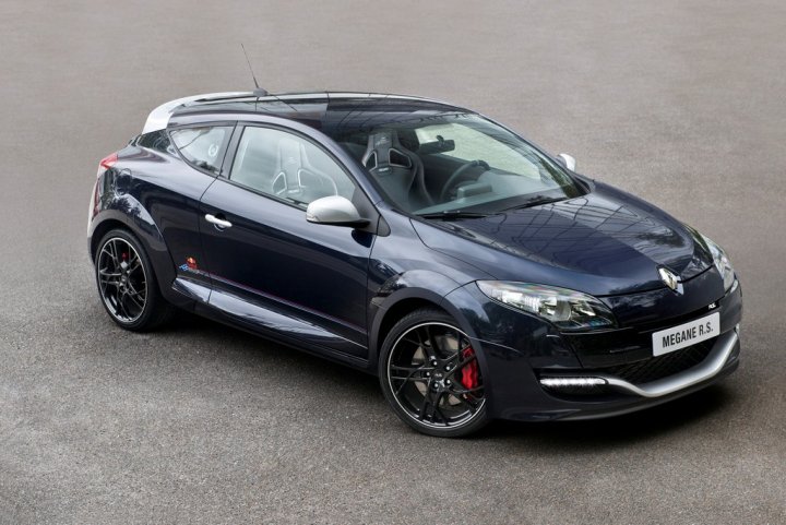 renault-megane-rs-red-bull-racing-rb8-tre-quarti-anteriore renault-megane-rs-red-bull-racing-rb8-tre-quarti-anteriore