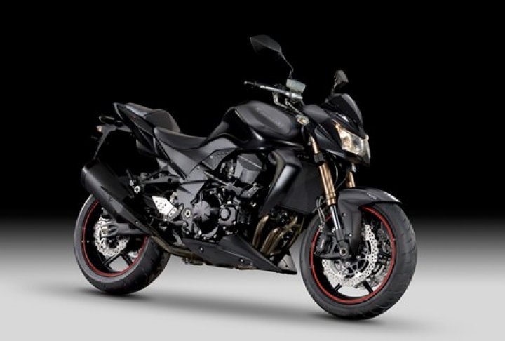 kawasaki-z750r-black-edition kawasaki-z750r-black-edition