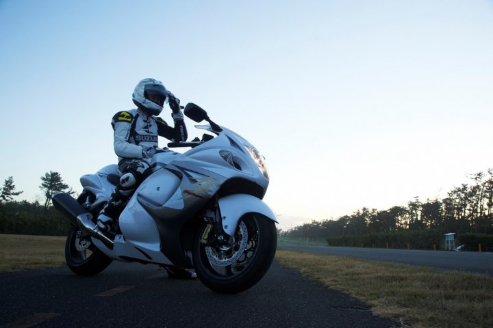 suzuki-nuova-hayabusa-tre-quarti-anteriore