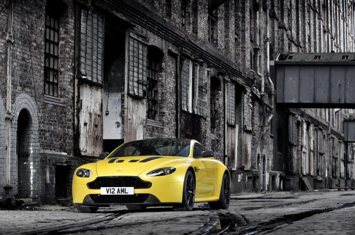 aston-martin-vantage-v12-s