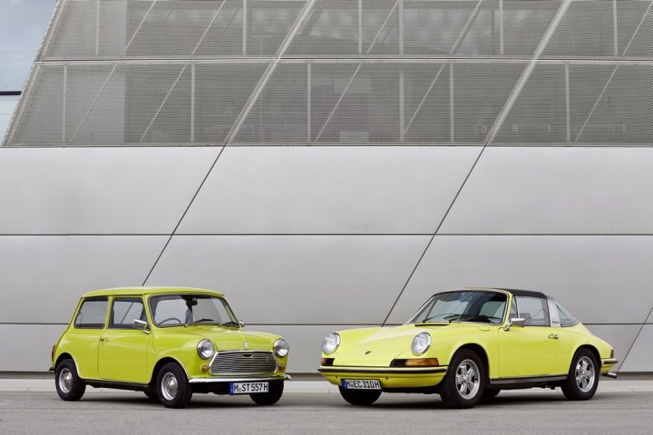 mini-classica-e-porsche-911-01