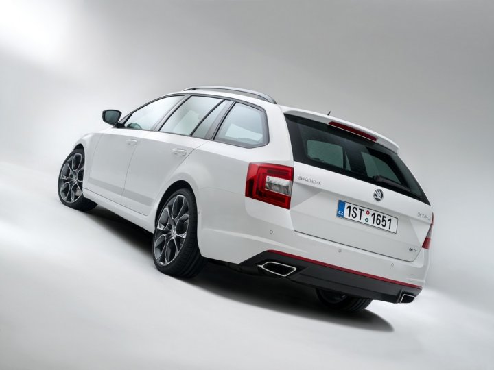 skoda-octavia-rs-station-tre-quarti-posteriore