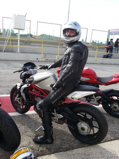 mv-agusta-brutale-800-test-ride-misano mv-agusta-brutale-800-test-ride-misano