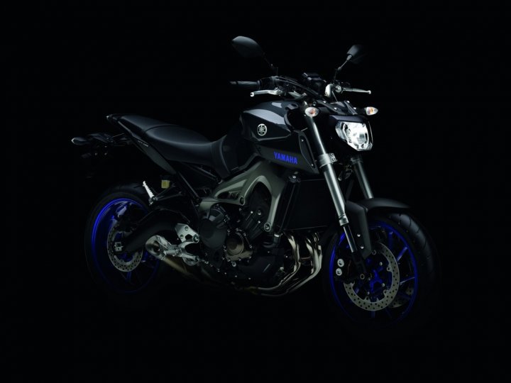 yamaha-mt-09-my-2014-race-blu-tre-quarti-anteriore