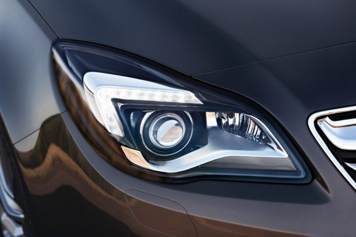 opel-nuova-insignia-fanali opel-nuova-insignia-fanali