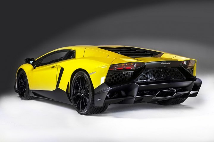 lamborghini-aventador-lp-720-4-50-anniversario-dietro