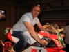 luca-cadalora-inaugurazione-collezione-yamaha-moto-poggi-comp