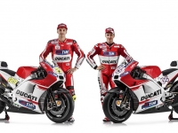 Ducati-MotGP-Team-2015-10