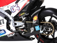 Ducati-MotGP-Team-2015-6