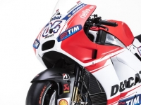 Ducati-MotGP-Team-2015-7