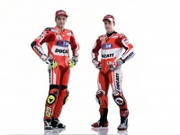 Ducati-MotGP-Team-2015-8