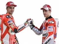 Ducati-MotGP-Team-2015-9