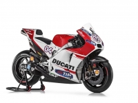 Ducati-MotGP-Team-2015-Dovizioso-1