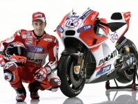 Ducati-MotGP-Team-2015-Dovizioso-10