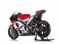 Ducati-MotGP-Team-2015-Dovizioso-4