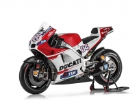 Ducati-MotGP-Team-2015-Dovizioso-5