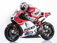 Ducati-MotGP-Team-2015-Dovizioso-7