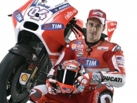 Ducati-MotGP-Team-2015-Dovizioso-9