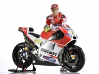 Ducati-MotGP-Team-2015-Iannone-10