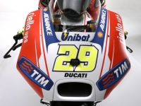 Ducati-MotGP-Team-2015-Iannone-5