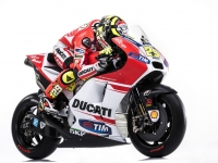 Ducati-MotGP-Team-2015-Iannone-6