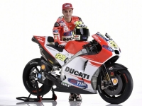 Ducati-MotGP-Team-2015-Iannone-7