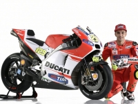 Ducati-MotGP-Team-2015-Iannone-9