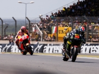 MotoGP-2015-Le-Mans-Bradley-Smith-Marc-Marquez