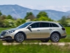 opel-insignia-country-tourer-lato-movimento
