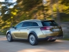 opel-insignia-country-tourer-tre-quari-posteriore-movimento