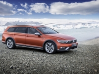 volkswagen-passat-alltrack-tre-quarti-destro