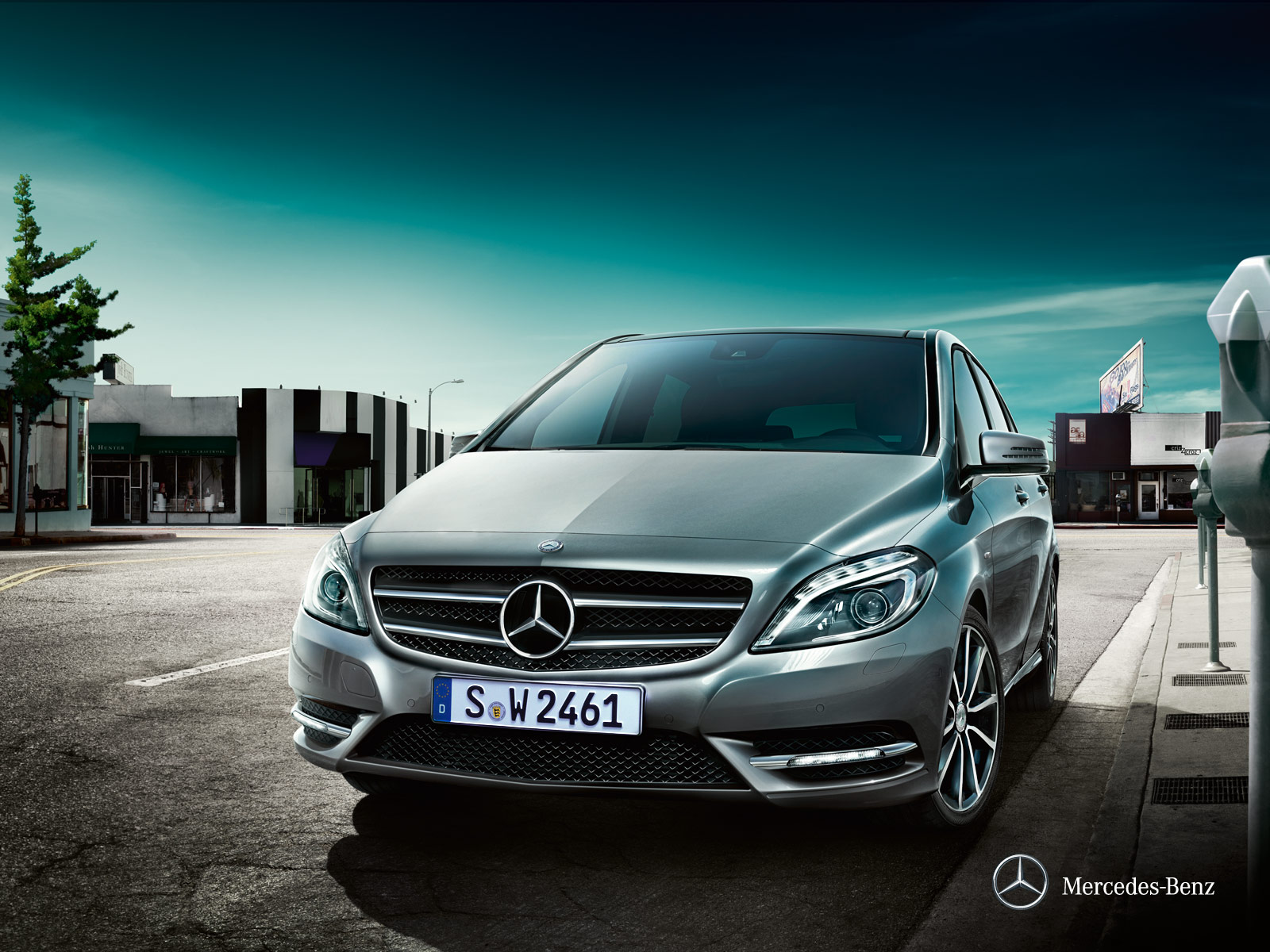 Mercedes-Benz Classe B: dimensioni, interni, motori, prezzi e