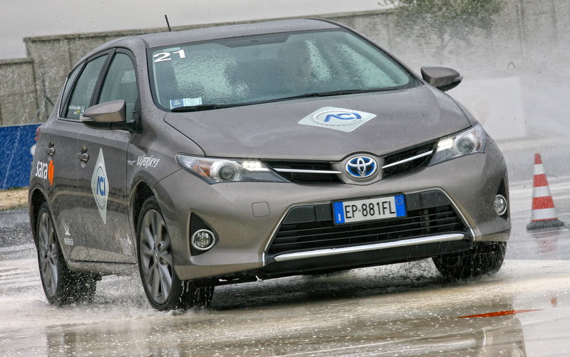 toyota-e-il-centro-guida-sicura-aci-sara-di-vallelunga-insieme-per-una-guida-sicura-ed-eco-sostenibile