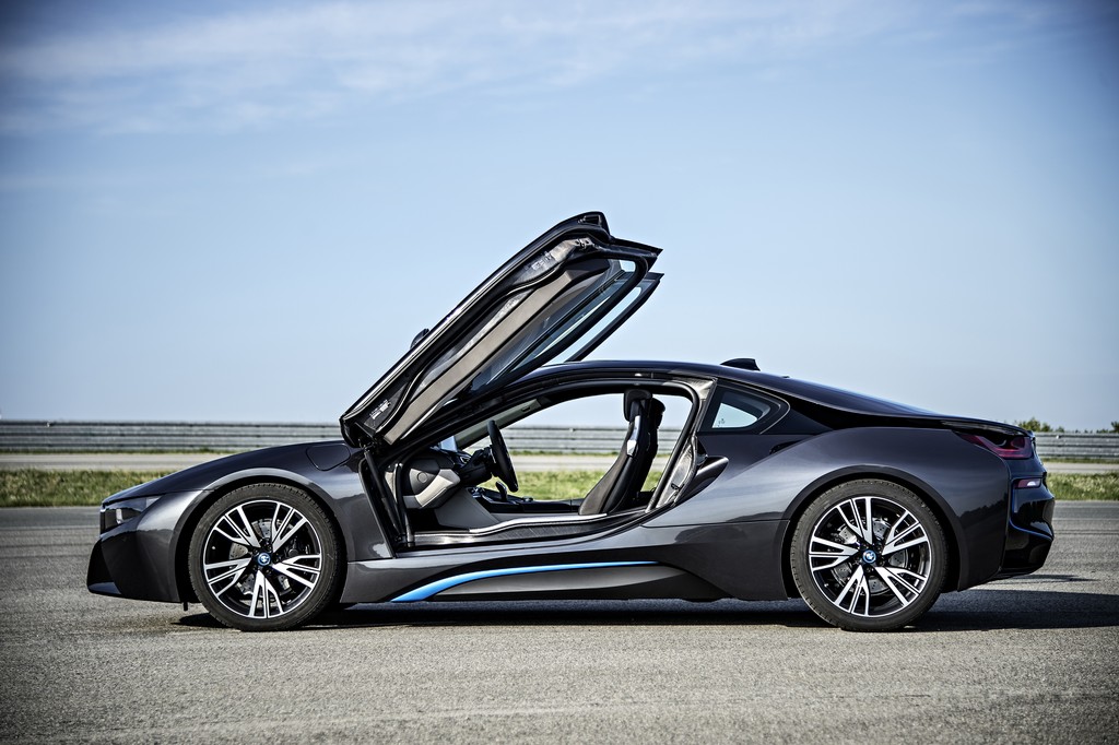 BMW i8 Porte Aperte