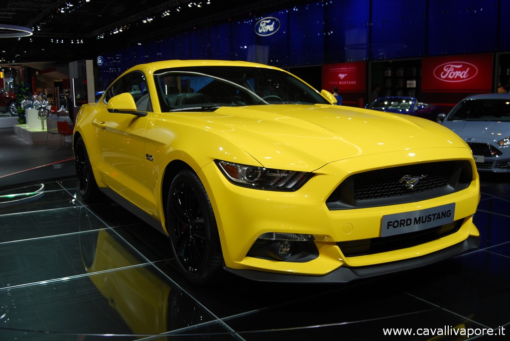 Ford Mustang LIVE