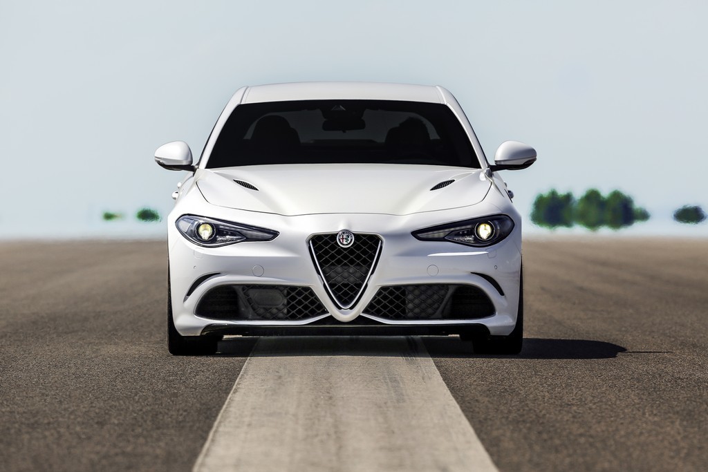 Alfa Romeo Giulia Bianca Fronte