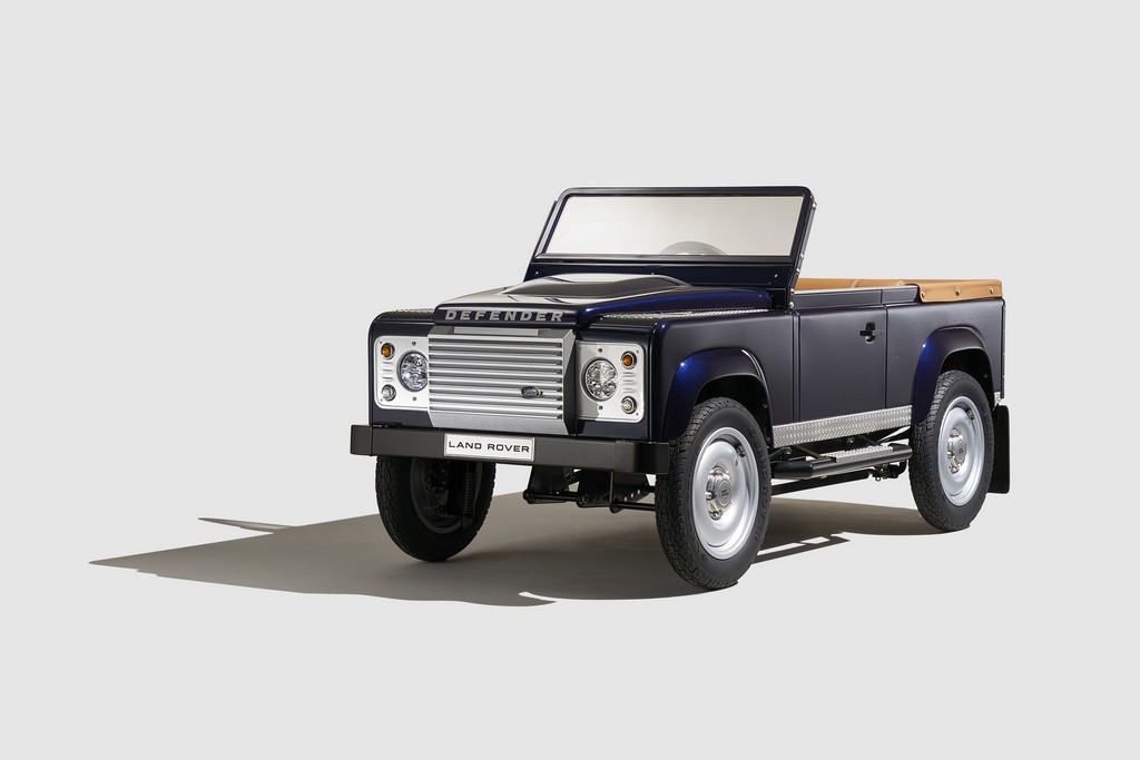 Land Rover Defender a Pedali