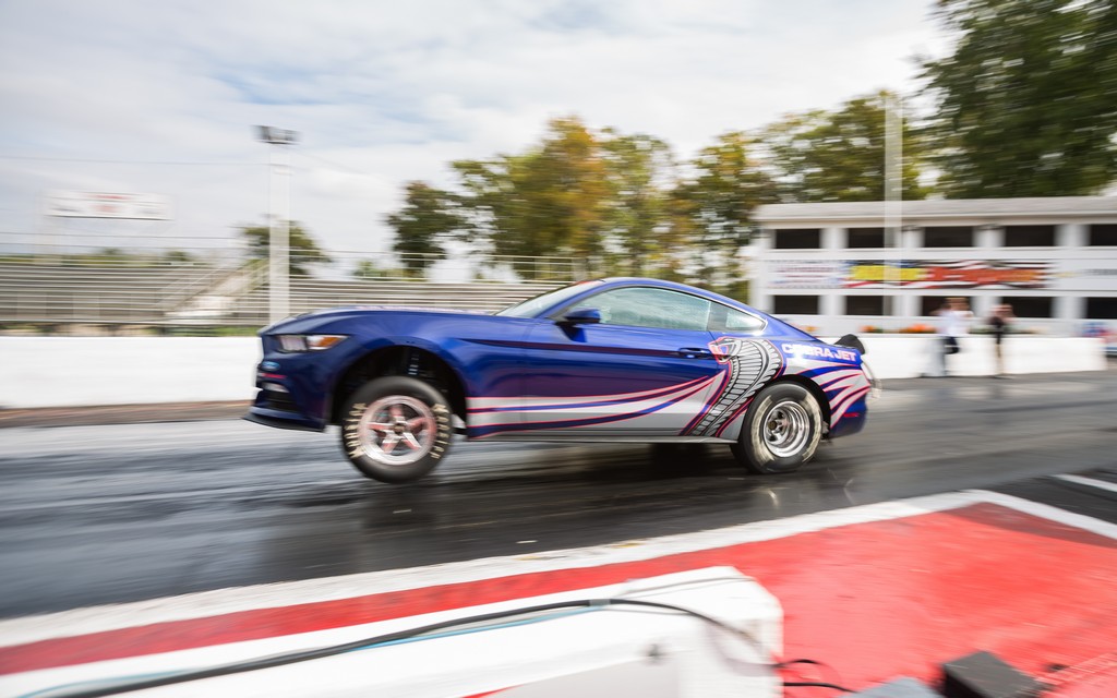 Ford Cobra Jet Mustang Lato Accelerazione