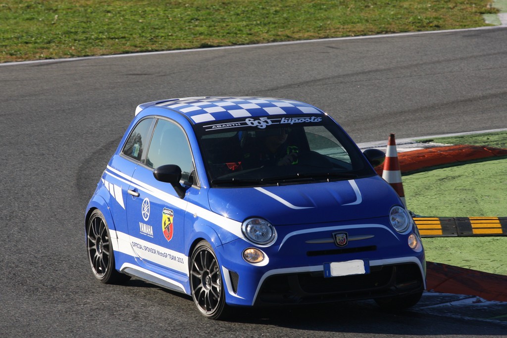 Valentino Rossi Abarth 695 Bibposto Yamaha