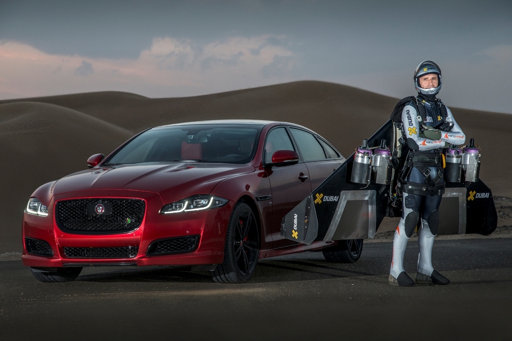 JetMan-vs-Jaguar-XJR