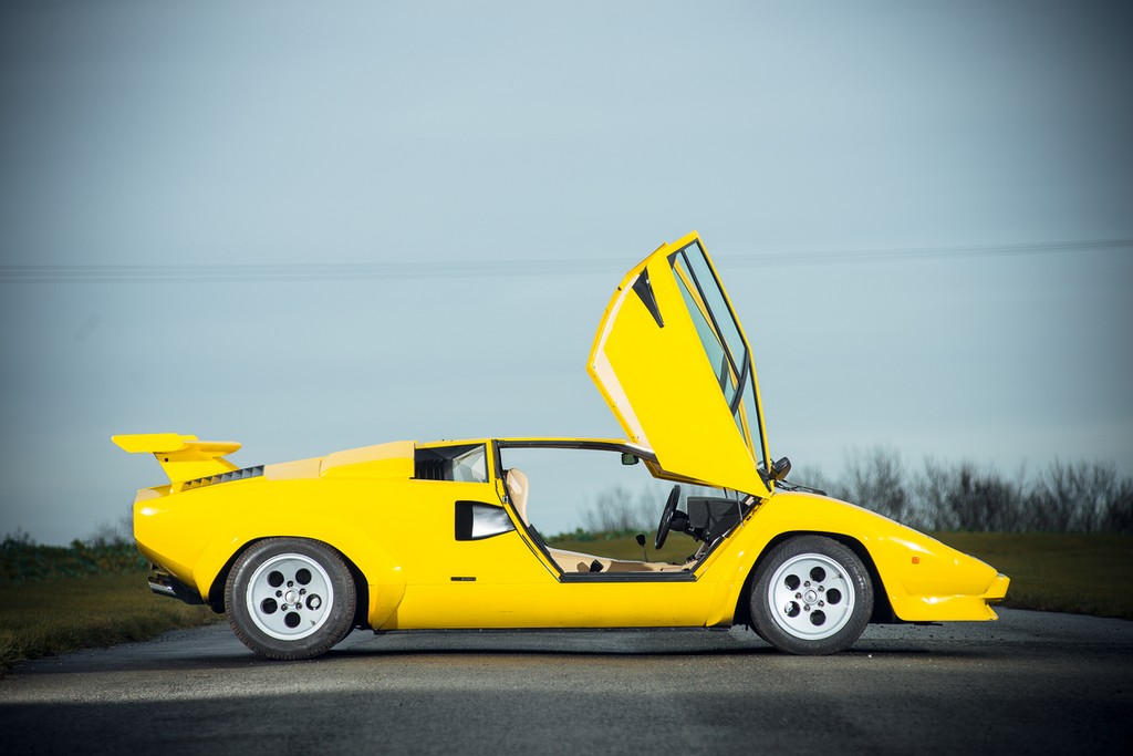 Lamborghini Countach 400S Lato Porte Aperte